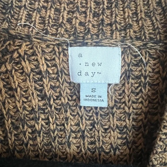 Cardigan - Picture 2 of 3